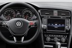 2013-Volkswagen-Golf-7-Interior-10.jpg